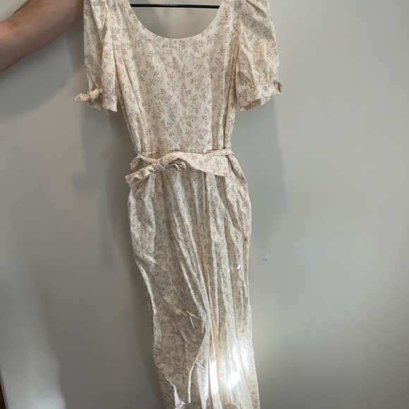 White floral jumpsuit ￼ - Picture 4 of 4